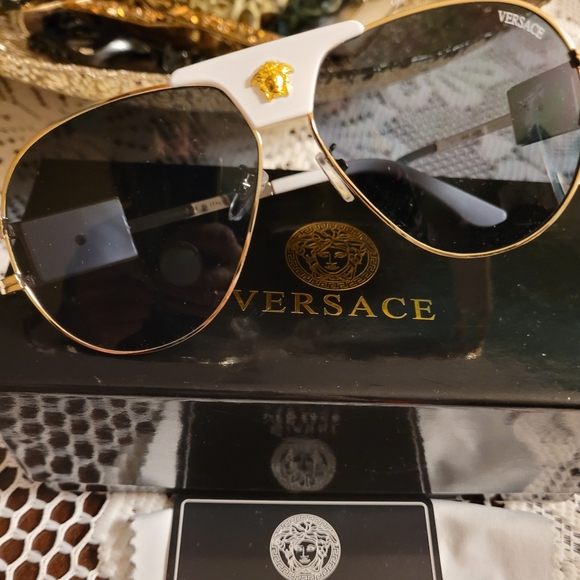 ✅SPECIAL FRAMES 💯 VERSACE WHITE SUNGLASSES #9139 - Picture 9 of 10